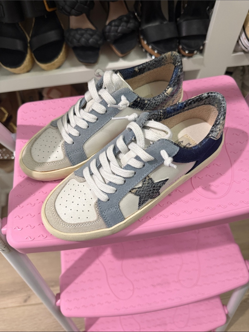 Women’s Low-Top Star Accent Sneakers in White, Blue & Gray